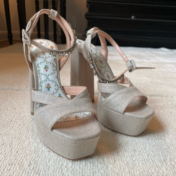 Hill House Home Party Platform - Picture 2 of 4